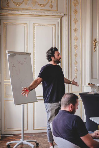 Organiser une conférence avec Kevin Gourdon dans une salle prestigieuse de La Rochelle